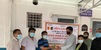 स्थापना दिवसको अवसरमा राप्रपा बुटवलद्वारा विरामी र स्वास्थ्यकर्मीहरुलाई पौष्टिक आहार र स्वास्थ्य सामाग्री प्रदान