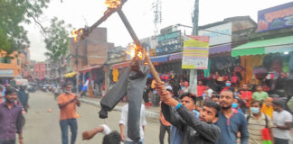 विपक्षी विद्यार्थी संगठनद्वारा प्रधानमन्त्रीको पुत्ला दहन