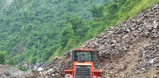 नारायणगढ–मुग्लिन सडक पुनः अवरुद्ध, वैकल्पिक बाटो प्रयोग गर्न प्रहरीको आग्रह