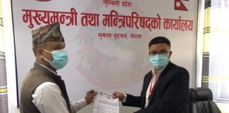 संचार विधेयक पुनर्लेखनकाे माग गर्दै पत्रकार महासंघद्वारा मुख्यमन्त्री तथा मन्त्रीपरिषदकाे कार्यालयमा ज्ञापनपत्र