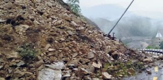 बाढी-पहिरोका कारण देशका १४ वटा सडक खण्ड अझै बन्द, नारायणघाट-मुग्लिङ सडक पुनः अबरुद्ध