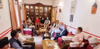 देउवा-पौडेलबीच भदौ १८ मै वडा अधिवेशन गर्ने सहमति, जिल्ला सभापतिहरूकाे अनसन तोडिने