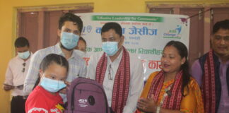 जन्मदिनमा सुस्तमनस्थितिका विद्यार्थीहरूलाई शैक्षिक सामग्री र खाजा वितरण