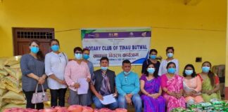 रोटरी क्लब अफ बुटवल तिनाउद्वारा पाल्पाको बोटे समुदायमा खाद्यान्न बितरण