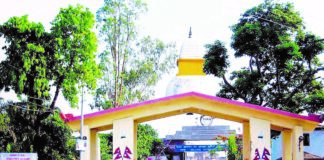 पर्यटकबाट घुस लिएको आरोपमा एक प्रहरीसहित दुईजना पक्राउ