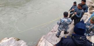 काठमाडौंबाट पोखरा तर्फ जाँदै गरेको कार त्रिशूलीमा खस्दा तीनजना बेपत्ता