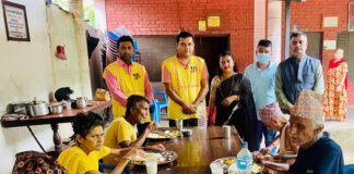 अन्तराष्ट्रिय जेष्ठ नागरिक दिवसको अवसरमा शान्ति समाजद्धारा वृद्धाश्रममा आश्रीतलाई भोजन