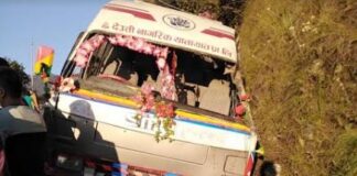 सुर्खेतमा मिनिबस दुर्घटना हुदा दुई जनाको मृत्युु,आठ जना घाइते
