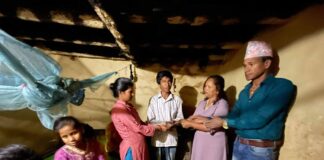 एकै घरका चार जना दृष्टिबिहिन परिवारलाई ५० हजार सहयोग