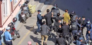 आज पनि सर्वोच्च अदालतमा कानुन व्यवसायीको प्रदर्शन