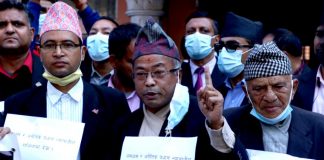 प्रहरीको घेरा तोडेर कानून व्यवसायीहरूद्वारा सर्वोच्चमा धर्ना