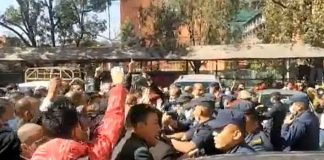 सर्वोच्चमा आज पनि कानुन व्यवसायीहरूकाे धर्ना, प्रहरीद्वारा हस्तक्षेपकाे प्रयास