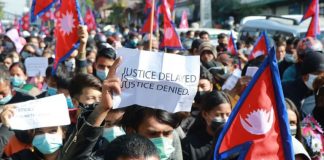 वकिलहरूकाे आन्दोलन जटिल माेडमा,बारको आन्दोलनको बिराेधमा वकिलहरूनै प्रदर्शनमा