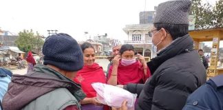 स्थापना दिवसको अवसरमा प्रेस चौतारीद्धारा रुपन्देहीका विभिन्न पालिकामा मास्क बितरण