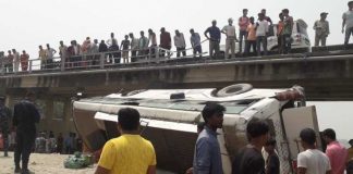 पुलबाट बस खस्दा सर्लाहीमा ४ जनाको मृत्यु,२५ बढी घाइते