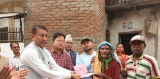 ओमशतियाका भुुमीहिनले पाए लालपुुर्जा