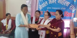 स्थापना दिवसको अवसरमा मगर महिला संघद्धारा विद्यार्थीलाई आर्थिक सहयोग