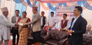 धान बालिमा क्षति पुगेका तिलोत्तमाका २७० किसानले पाए राहत रकम