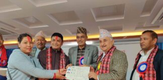 राष्ट्रिय भूमि आयोगद्वारा बुटवलका अब्यवस्थित बसाेवासीलाई लालपुर्जा बितरण