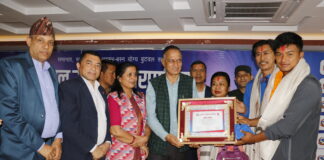 बुटवल उपमहानगरले गर्यो राष्ट्रिय क्रिकेट टीमका खेलाडी मल्ललाई नगदसहित सम्मान