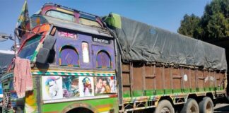 ४२ टन चिनीसहित दुई ट्रक सशस्त्रको नियन्त्रणमा