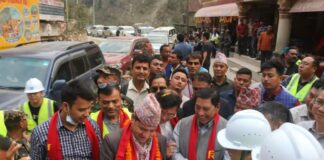 उपप्रधान तथा गृहमन्त्री श्रेष्ठ र भौतिक मन्त्री ज्वालाद्वारा सिद्धबाबा सुरुङमार्गको निरीक्षण