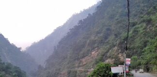 पहिरोले सिद्धार्थ राजमार्गकाे बुटवल-पाल्पा सडक अवरुद्ध