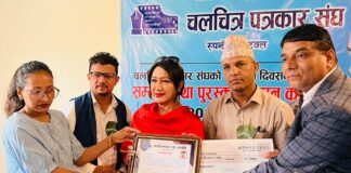 पत्रकार शर्मा र कुँवर पुरस्कृत