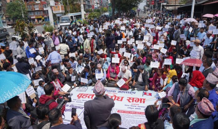 Teachers-protest-at-maitighar-5-1024x683