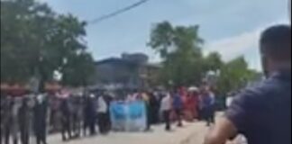 रूपन्देहीमा लघुवित्त वीत्तीय संस्था बिरूद्व प्रदर्शन