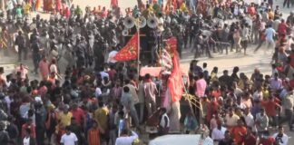 सर्लाहीमा दुर्गा मूर्ति सेलाउन जाने क्रममा स्थानीय र प्रहरीबीच झडप, दुई प्रहरी घाइते