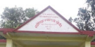 जेष्ठ नागरिकलाई म्याद गुज्रेको औषधि बितरण गर्दै स्वास्थ्य चौकी