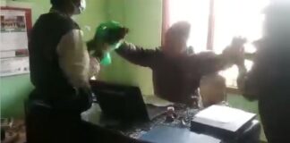 क्रान्तिकारी युवा संगठनकाे जनकारबाही तिब्र, सुर्खेतमा डिप्रोक्स लघुबित्तका हाकिमलाई दलियाे अलकत्रा