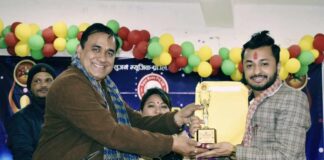 इन्डो नेपाल सुजन म्युजिक अवार्ड : प्रत्यक्ष दोहोरी बिधाकाे अवार्ड बाग्लुङे गायक सन्तोष शर्मालाई