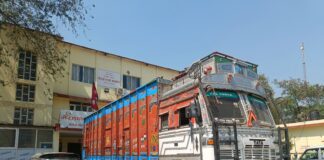 बिना कागजात भारततर्फ लैजान लागिएको टुथपेस्ट, पाउडरसहितको ट्रक सिमानाका बेलहियाबाट भन्सारको नियन्त्रणमा