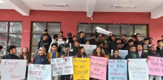 उत्तरपुस्तिका हराएको घटना छानबिनकाे माग गर्दै नेविसंघको प्रदर्शन