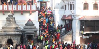 आज महाशिवरात्रि पर्व मनाइँदै,पशुपतिलगायत देशभरका शिव मन्दिरमा दर्शनार्थीकाे घुइँचो