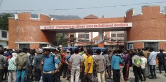 अटो रिक्सा मजदुरहरूद्वारा बुटवल उपमहानगरपालिका अगाडि धर्ना