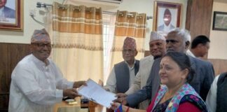 लुम्बिनीमा जोखबहादुर महारालाई मुख्यमन्त्री बनाउन प्रदेश प्रमुख समक्ष बहुमत सांसदको हस्ताक्षर पेस