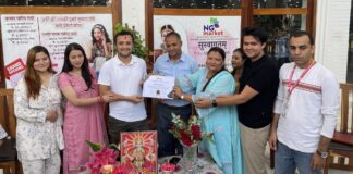 एनजी मार्केटले दियो बम्पर उपहार विजेतालाई डेढकरोडको घर जितेको प्रमाणपत्र