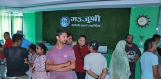 मञ्जुश्री सहकारीका बचतकर्ताद्वारा बुटवल स्थित शाखा कार्यालय घेराउ