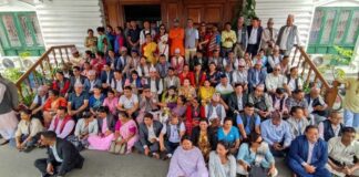 वित्तीय समानीकरण अनुदान कटौतीकाे विरोधमा स्थानीय तहका प्रतिनिधिहरूद्वारा अर्थ मन्त्रालयमा प्रदर्शन