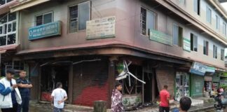 बीमाको लोभमा आफ्नै पसलमा आगो लगाएकाे अभियाेगमा पसल सञ्चालक सहित दुई जना पक्राउ