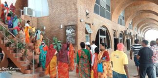 आम्दानीकाे ५० प्रतिशत स्थानीय तहलाई दिनुपर्ने लगायतका माग गर्दै लुम्बिनी विकास काेषमा तालाबन्दी