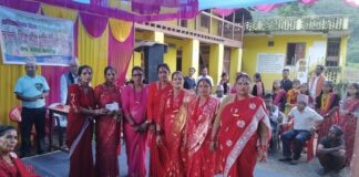 तीजको अवसरमा पुर्बखाेलाकाे खैरेनीमा तीज गीत प्रतियोगिता
