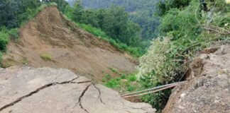 दाउन्नेमा सडक भासियाे, पूर्व–पश्चिम राजमार्ग पुर्ण रूपमा अवरुद्ध