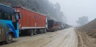 शीतलहरका कारण पुर्व पश्चिम राजमार्गको दाउन्नेमा पुनः सवारी आवागमन अवरुद्ध