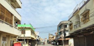 सशस्त्र प्रहरीकाे बिराेधमा कृष्णनगर बजार बन्द