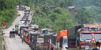 दाउन्ने स्थित विश्वकर्मा मन्दिर नजिकै पहिरो खसेर बुटवल-नारायणगढ सडक खण्ड अवरुद्ध