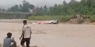 बिनयी खोलाले बगाएको बस भेटियो,यात्रुको सकुशल उद्धार